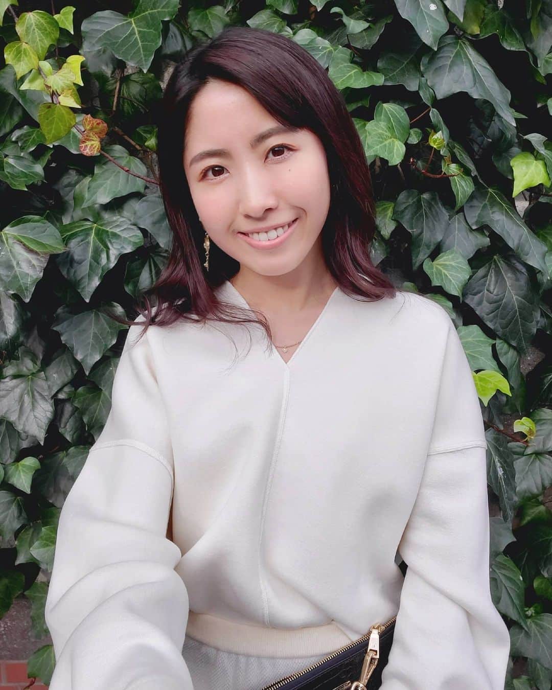 のインスタグラム：「シルエットも素材も良くてお気に入りな #スピックアンドスパン　@spickandspan_jp のトップス🐑  トップスに合わせて前髪を かきあげヘアにしてみた！💕  #ルミネ荻窪　@lumine_ogikubo でお買い物したよ👜  ルミネ荻窪で 「クリスマス スタンプキャンペーン」を 11月17日（火）～12月25日（金）まで開催中🎈  ルミネ荻窪館内のB1～4Fショップと5Fレストランで それぞれルミネカードで1レシート2,500円(税込)以上のお買い物とお食事をし 計2個のスタンプを集めると スタンプカードがそのままショッピングチケットとして利用できます🙆💡  【チケットについて】 利用期間：11月17日（火）～12月29日（火） 利用条件：ルミネ荻窪館内にて1レシート3,000円(税込)以上お買い上げで、1枚ご利用可能  ※スタンプカード(チケット)はなくなり次第配布終了となります ※一部対象外ショップもございます  ルミネ荻窪は中央線でも丸ノ内線でも改札出ると 目の前が入り口で、荻窪来ると絶対買い物に寄っちゃう🐰💕  #荻窪ルミネ #クリスマス #pr #スピックアンドスパン#こやゆりコーデ#今日のコーデ#fashion#ootd#トップス#大人コーデ#spickandspan #荻窪 #ルミネ #lumine #お買い物 #shopping #오오티디#데일리룩#코디스타그램　#팔로우」