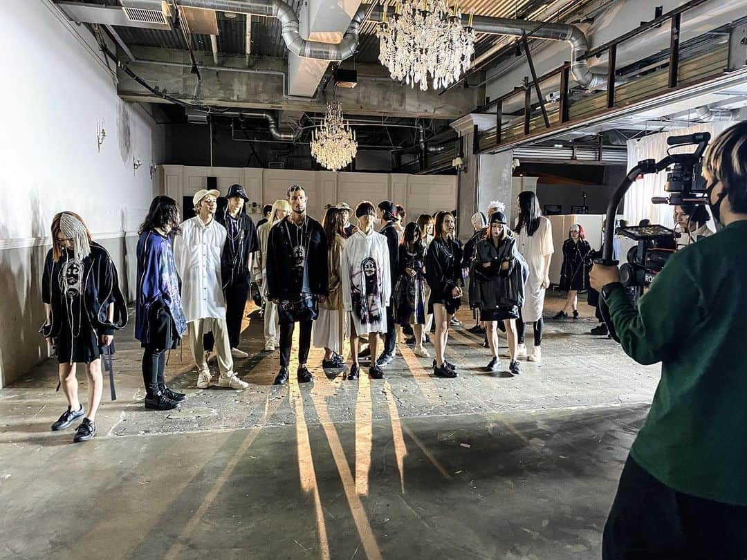 李燦雨さんのインスタグラム写真 - (李燦雨Instagram)「21SS COLLECTION RUNWAYSHOW前の﻿ PV撮影中。。。﻿ ﻿ 皆が僕の服を着て立ってる姿を見てるだけでも﻿ 感動の波🌊に襲われて涙出そうだった🥺﻿ ﻿ MODEL ﻿ ﻿ WOMAN﻿ @asukakiraran ﻿ @shiori_f83﻿ @rikakosakata_official ﻿ @a_ponnnn 23﻿ @hasegawa_kasumi﻿ @kzzang__ ﻿ @ranma_yu ﻿ @urabeayano ﻿ @mioko_thanzuiyue ﻿ @emichii87﻿ ﻿ MAN﻿ @junnosuke_official ﻿ @iamyoooooooooooo ﻿ @super_b.c﻿ @zinez_kamikaze ﻿ @reolel ﻿ @tahori_tahori﻿ @issei_ttm ﻿ @fujitaalexander﻿ @mnik_ta ﻿ ﻿ Special Thanks﻿ @loreal @adidastokyo @ray_gmy @hiro_sugiyama_enlightenment ﻿ @kikurin.5555﻿ CHIGA MURAYAMA﻿ MASAYUKI AIZAWA﻿ HIROHIDE SHIBUYA﻿ All Staff﻿ ﻿ #acuodbychanu ﻿ #TEAMACUOD #ACUODFAMILY﻿ #アクオドバイチャヌ #ランウェイ #idoltokyo﻿ ﻿ #도쿄에서 #디자이너의삶 #도쿄생활 #도쿄일상 ﻿ #범사에감사하라 ﻿ ﻿ #明日花キララ #田口淳之介 #坂田梨香子 ﻿ #藤原史織 #ブルゾンちえみ #スンヒョク」12月13日 21時15分 - i_chanu_m_acuod