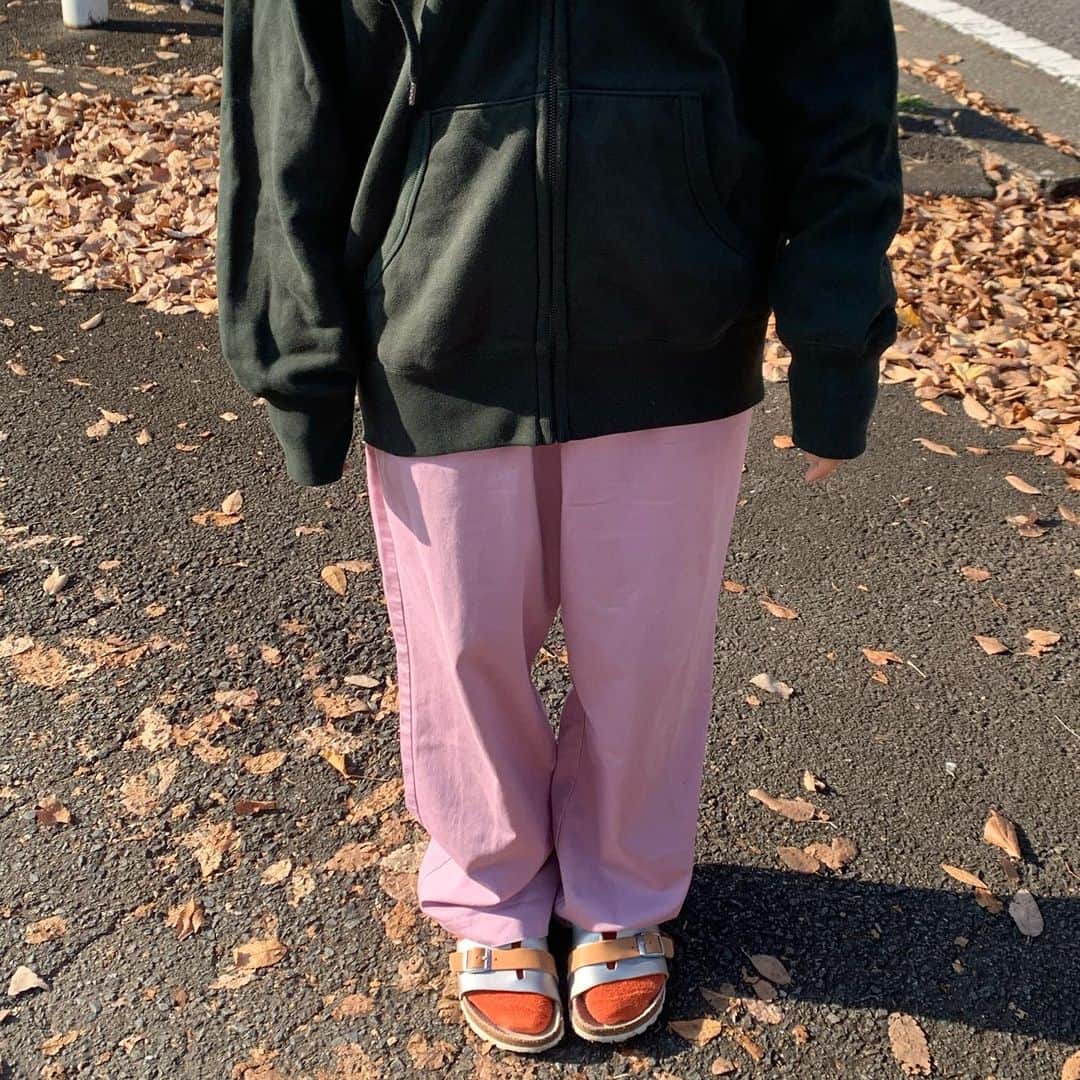 山下恵奈のインスタグラム：「隣見たらカラフルおばさんいた」