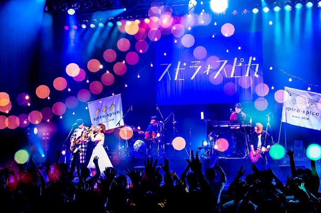 のインスタグラム：「≪スピラ・スピカ Online One-Man Live2020『全国各地へ！届け、エール！』≫  ■配信日：2020年12月19日(土)18:15開場／19:00開演 ※いつもの開場中のアレがあるので、19時よりも前にログインすることをオススメします。 ※視聴期間：12月20日(日) 23:59まで ■配信プラットフォーム：Streaming+ ■チケット代：3,300円(税込) ■視聴チケット販売日：11月7日(土)10:00～12月20日(日)18:00  チケット購入はこちらから⇒https://eplus.jp/spiraspica-s/  #スピラスピカ #スピスピ #オンラインライブ」