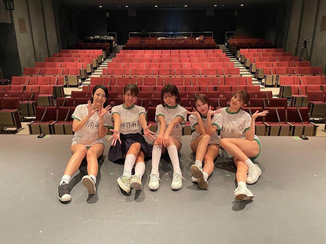 神谷麻美さんのインスタグラム写真 - (神谷麻美Instagram)「#俳優座劇場 3公演💗👼🏻💗✨ ありがとうございました🥰💖🌈✨ とても楽しかったです🥰❣️✨✨   #アイスクリーム 学園🍦💗✨  #セーラー服 💗 #ブルマ 💗」12月13日 21時20分 - asamice428