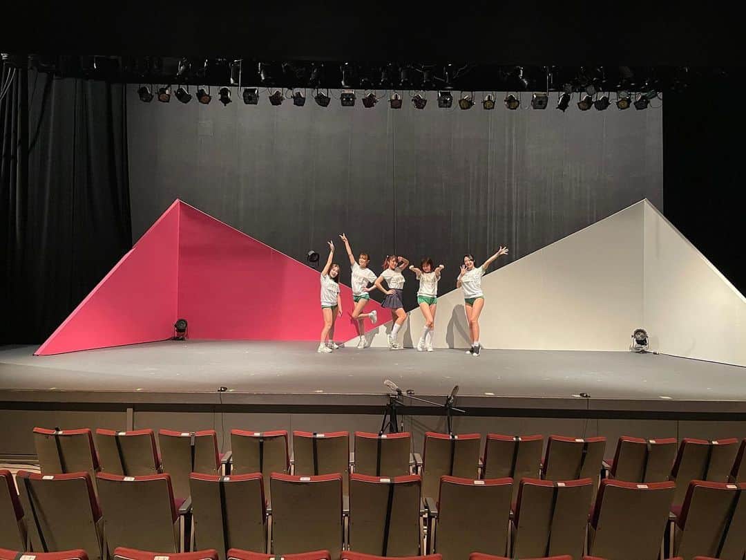 神谷麻美さんのインスタグラム写真 - (神谷麻美Instagram)「#俳優座劇場 3公演💗👼🏻💗✨ ありがとうございました🥰💖🌈✨ とても楽しかったです🥰❣️✨✨   #アイスクリーム 学園🍦💗✨  #セーラー服 💗 #ブルマ 💗」12月13日 21時20分 - asamice428