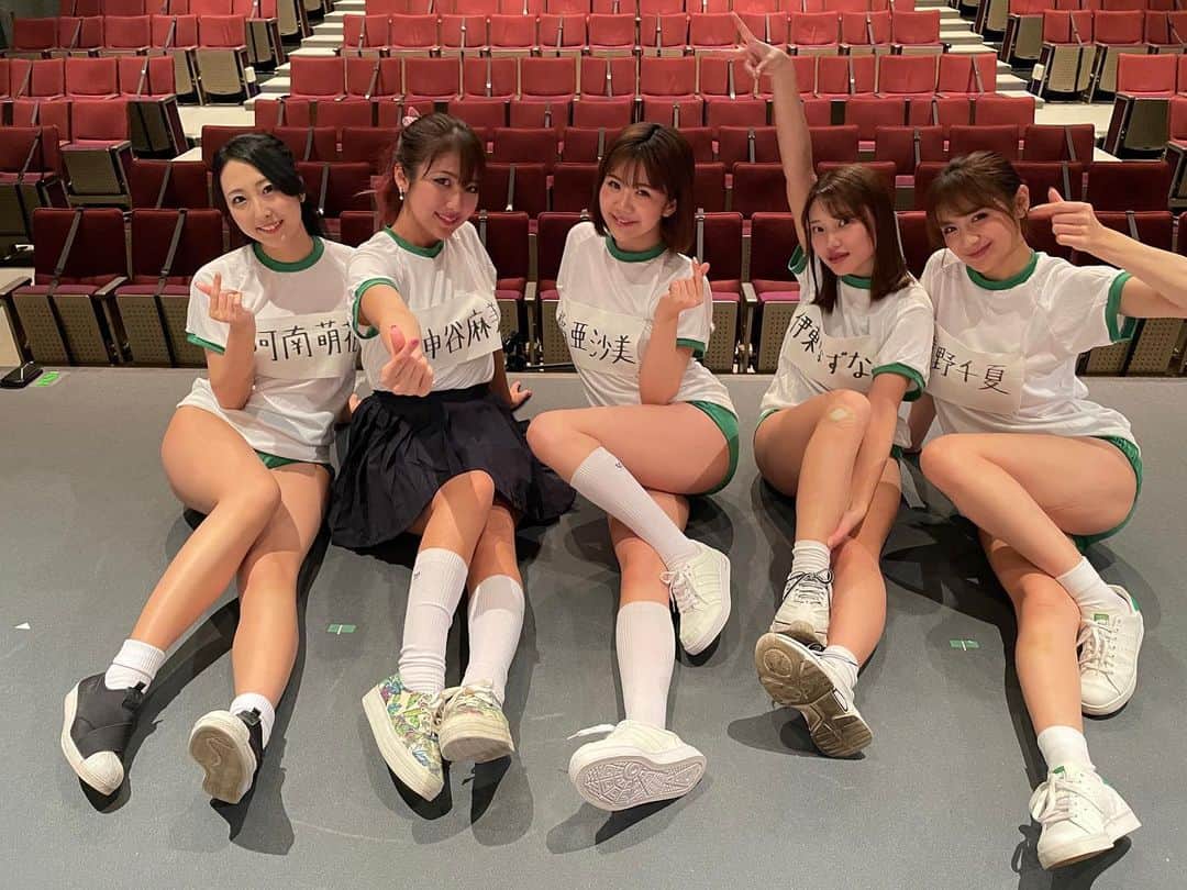 神谷麻美さんのインスタグラム写真 - (神谷麻美Instagram)「#俳優座劇場 3公演💗👼🏻💗✨ ありがとうございました🥰💖🌈✨ とても楽しかったです🥰❣️✨✨   #アイスクリーム 学園🍦💗✨  #セーラー服 💗 #ブルマ 💗」12月13日 21時20分 - asamice428