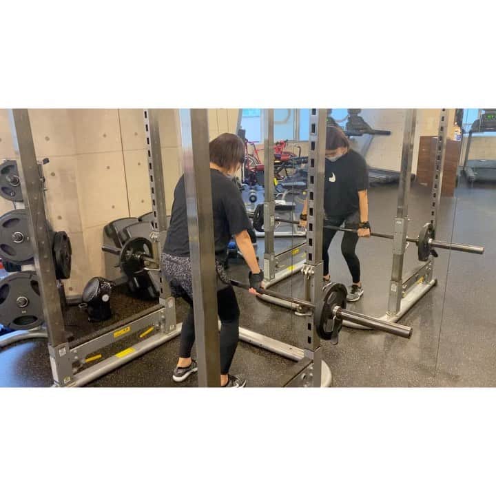 のインスタグラム：「先週の筋トレ。  自分の姿を客観的に見ると、 理想の身体って遠いなぁ、と感じる🥲  #筋トレ女子 #筋トレダイエット #beyond555  #ダイエット #アラフォー  #アラフォーママ #アラフォーダイエット」