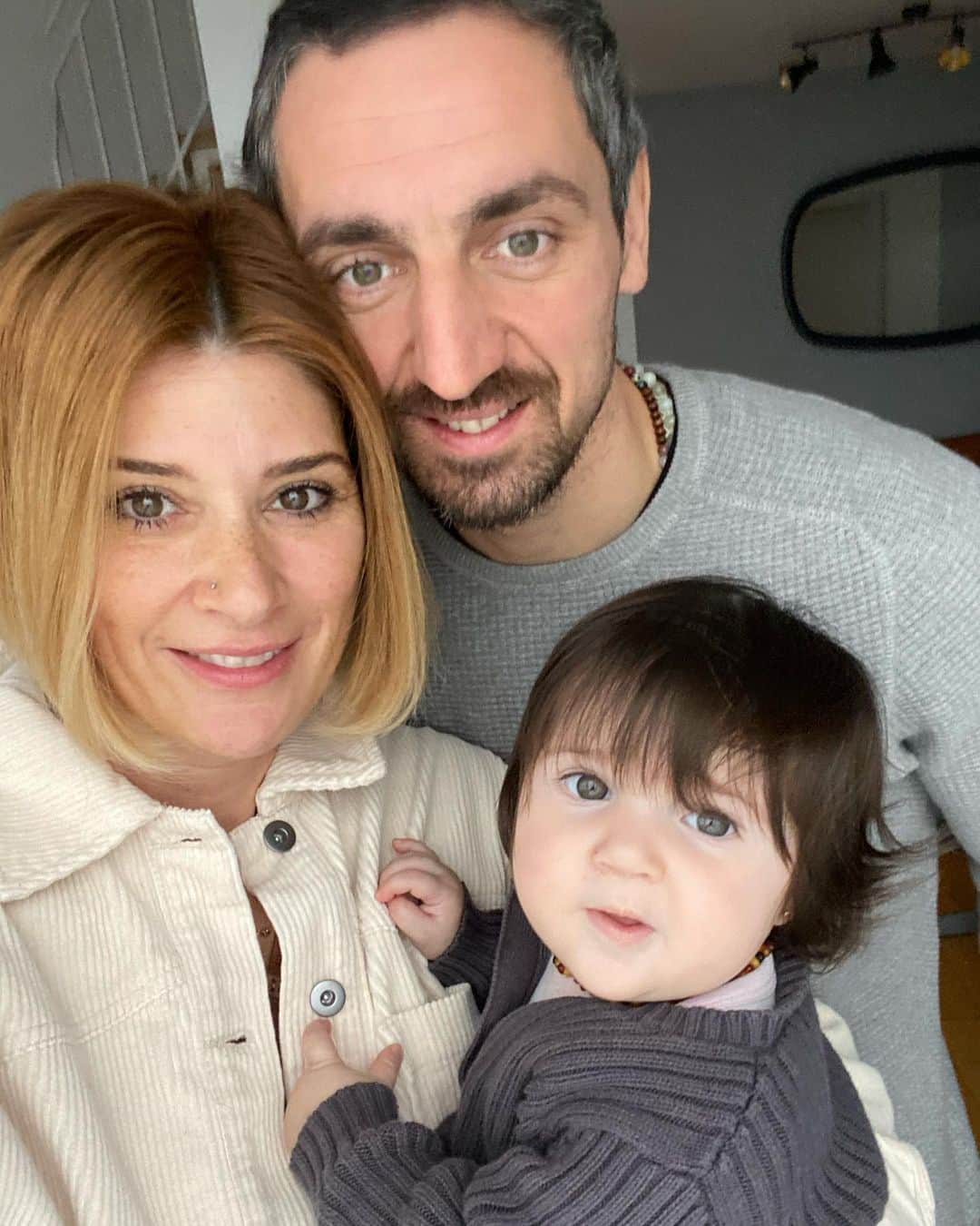 ロベルト・ヒルバートのインスタグラム：「No words needed ❤️ #family #love #positivevibes #lifestyle #nevergiveup #baba #goodvibes #nature #myeyecatcher #1903 #godisgood #thankyou #thankfull #robertohilbert」
