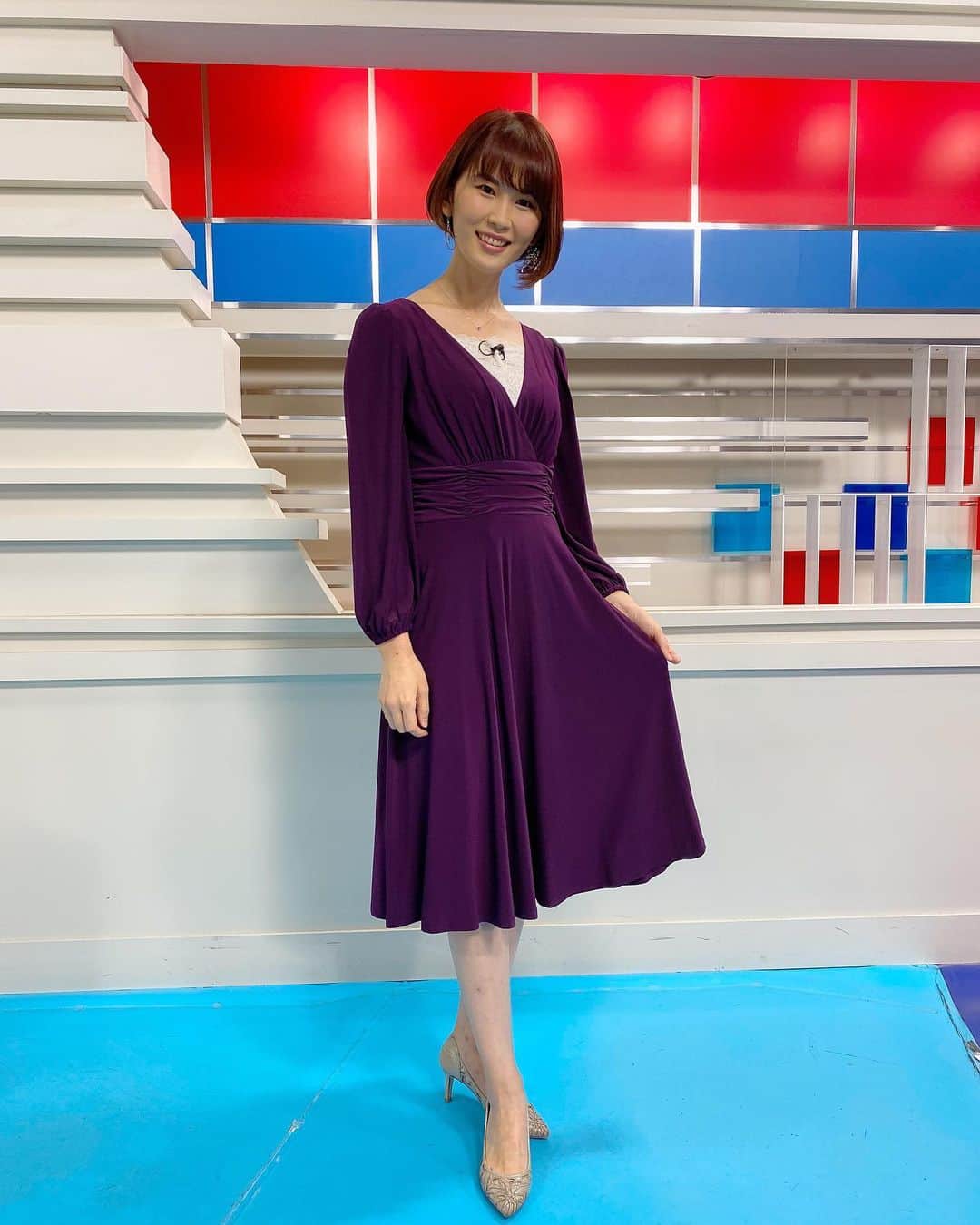 のインスタグラム：「今日の山梨スピリッツの衣装✨  セレクトショップAmabileからワンピースをお借りました✨ @amabileinc  紫色がとても上品です✨  ピアスは#HIJI工房 @hijiki131  シルバーのリングが重なり合っていておしゃれ😊  ヘアセットは#CHARME です✨  来週はヴァンフォーレ甲府 2020年ゴール集後編です♪  #アナウンサー衣装 #ワンピース #ワンピースコーデ #ピアス  #ピアス女子 #山梨県 #山梨 #yamanashi #甲府 #アナウンサー #ラジオパーソナリティ #ラジオパーソナリティー #ラジオ #radio #radiko #山梨放送 #ybsラジオ #小松千絵 #山梨スピリッツ #山梨スポーツ #スポーツ好き」