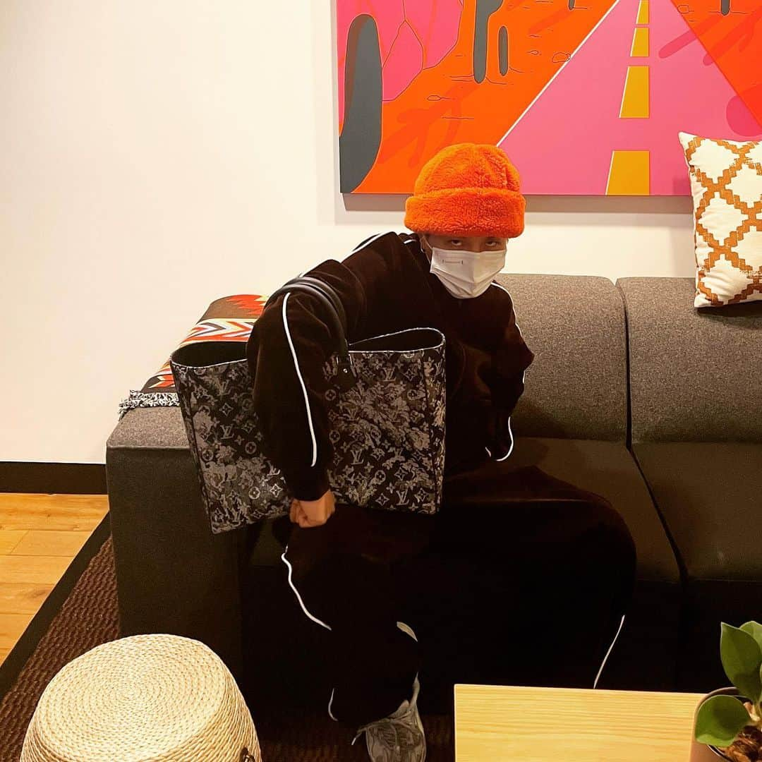 ソン・ミンホさんのインスタグラム写真 - (ソン・ミンホInstagram)「THX LV💙 #광고#LVPreColl」12月13日 21時32分 - realllllmino