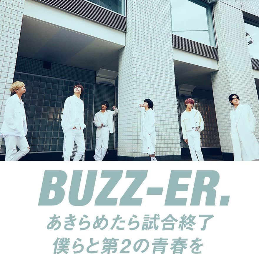SAKUさんのインスタグラム写真 - (SAKUInstagram)「【 2ndSingle 『ブザービーター』2020.12.2release 】 大変な時代の中こうしてCDをリリースして、組みづらいリリースイベントも開催することができて、店頭でもポップアップ展開して頂いて、ネットでも取り上げられて（https://natalie.mu/music/pp/buzzer02）、ファンのみんなが応援してくれて幸せです🥺  オリコンデイリー［7位］ ウィークリー［13位］ と名だたるアーティストの皆さんがいる中でハニーズの応援のお陰でいい結果も残すことができました。それ以上に今回もみんなとの沢山の思い出ができました。 感謝しかありません！  これからも諦めずに駆けていきます。。。 ・ ・ ・ #ぶざー #ブザー #buzz_er  #2ndsingle #ブザービーター  #20201202  #リリース #release #諦めたらそこで試合終了  #諦めない力 #音楽ナタリー #ナタリー  #タワレコ #tsutaya #渋谷tsutaya  #オリコン #oricon #制服  #CD #音楽 #music  #jpop #jpopidols #爽やかソング」12月13日 21時36分 - saku10291029