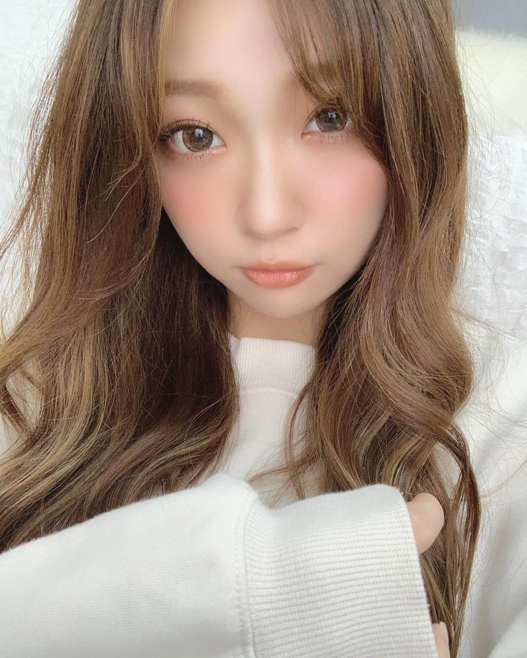 いっちゃん/嶋津 いつみのインスタグラム：「. . 今日は友達が泊まりに来てんだーい♡ . . . . 2人共韓国好き、バンタン好きやから 大盛り上がり🐰🐯🐥🐨🐴🐭🐹💕 . . . . とりあえず今日はUberEatsで チメクぱーりない✌🏻 . . . .  #関西  #関西サロモ  #サロンモデル #サロモ #いっちゃん  #フリーモデル #関西モデル  #あざといっちゃん #かわいっちゃん #いっちゃんコーデ  #ブライダルモデル #アレンジモデル #ヘアカラー  #ヘアアレンジ #くしゃ顔  ##関西  #関西サロモ  #サロンモデル #サロモ #いっちゃん  #フリーモデル  #치맥  #좋아요환영 #소통환영 #팔로우환영 #팔로미 #인친환영 #친구해요 #셀카 #셀피」