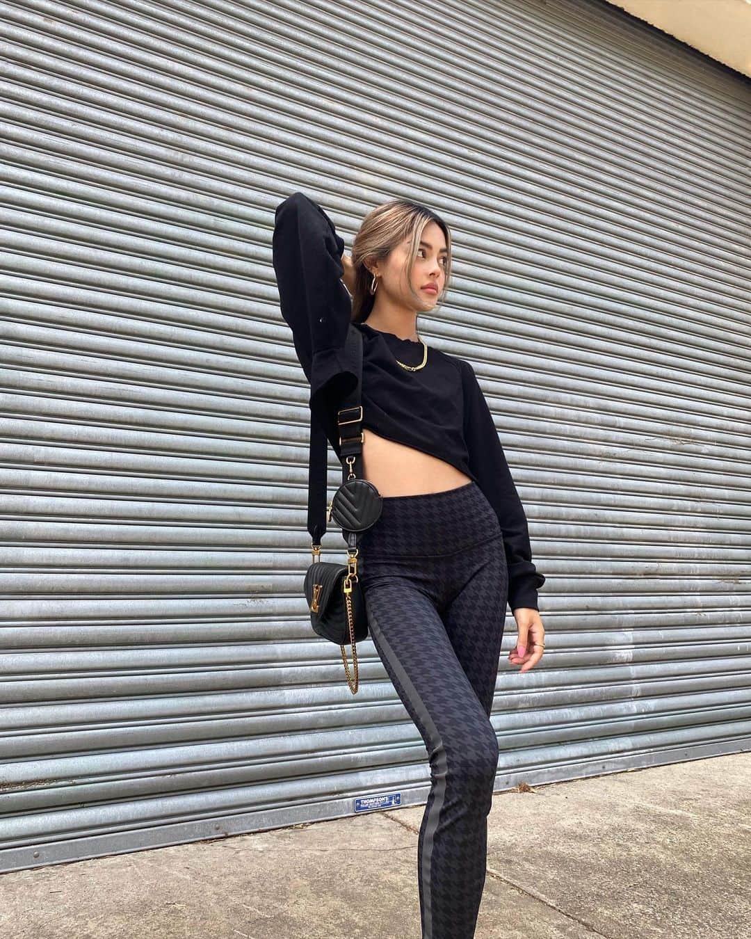リリーマイマックのインスタグラム：「Working on my aura @alo」