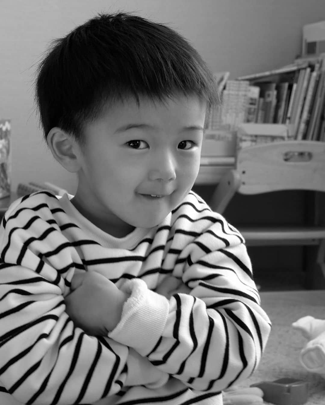鈴木亜美さんのインスタグラム写真 - (鈴木亜美Instagram)「うちの兄弟😚 お兄ちゃんが好きなものは弟も好きになる。 だから、取り合ってケンカになる。 そりゃそうだ、でもしゃーない‼️ #兄弟 #もうすぐ四歳と一歳 #じぃじが撮った写真 #ありがとう」12月13日 22時02分 - amiamisuzuki