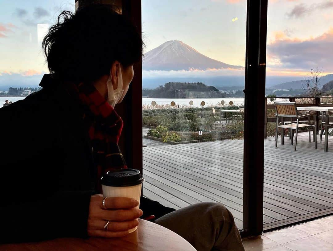 石松大晟さんのインスタグラム写真 - (石松大晟Instagram)「・﻿ 河口湖🏔﻿ ﻿ ずっと行きたかった場所！﻿ 富士山に雲が良い感じにかかっててカッコ良かった💯﻿ ﻿ #河口湖周辺に住みたい﻿ #河口湖 #富士山 #写真 #camera #canon #gopro #山梨観光 #誕生日trip」12月13日 22時11分 - taiseiishimatsu