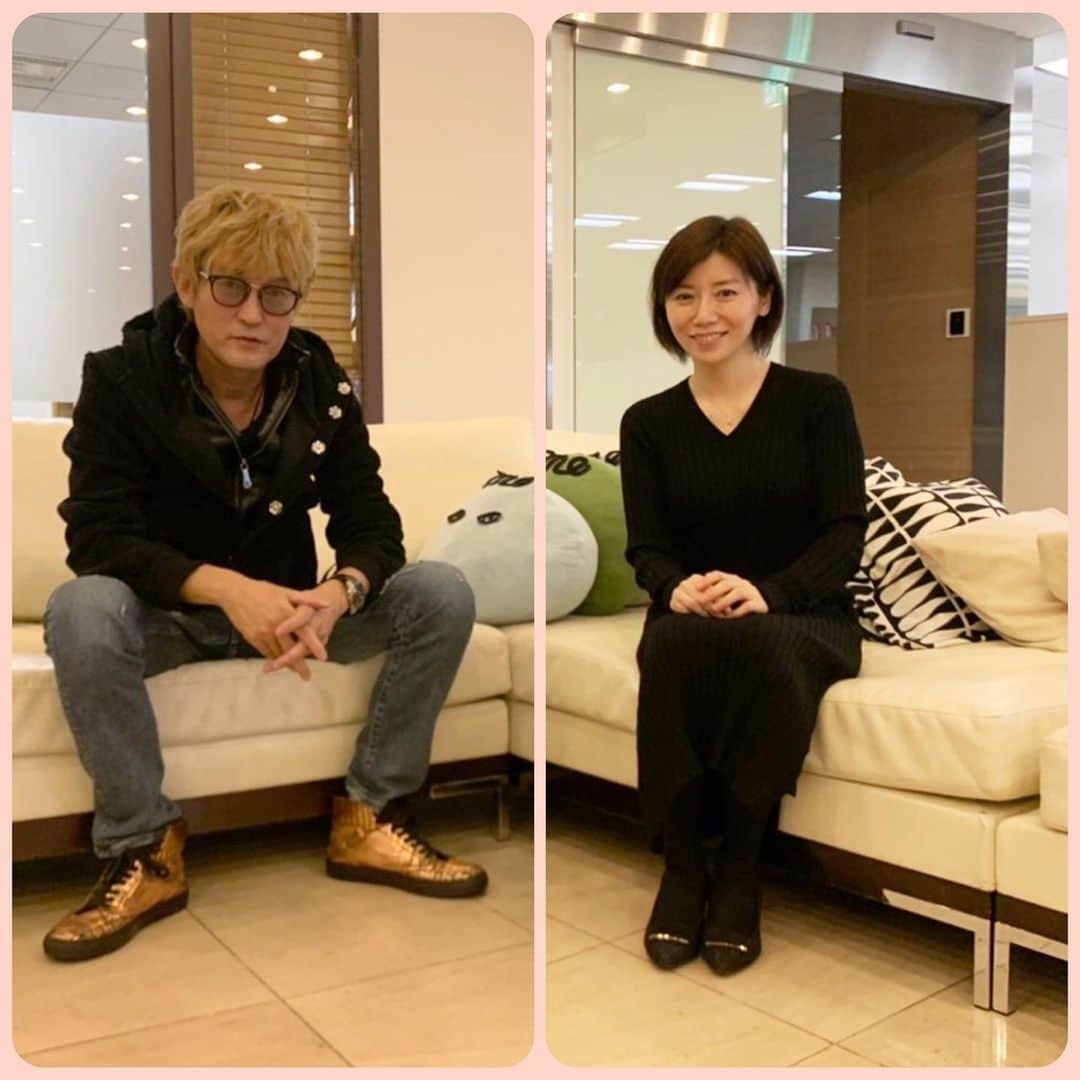 スガシカオのインスタグラム：「今夜もJ-WAVE、聴いていただきありがとうございました♪  44年後感はあんまり出なかったけど、しばじゅんママを紹介された話とか3回しか会ったことない話とかいろいろ、白日のもとに晒せてよかった 笑  選曲もなかなか良かったね！  来週は森山直太朗くんがドライブに付き合ってくれます！男臭いドライブになりそう....」