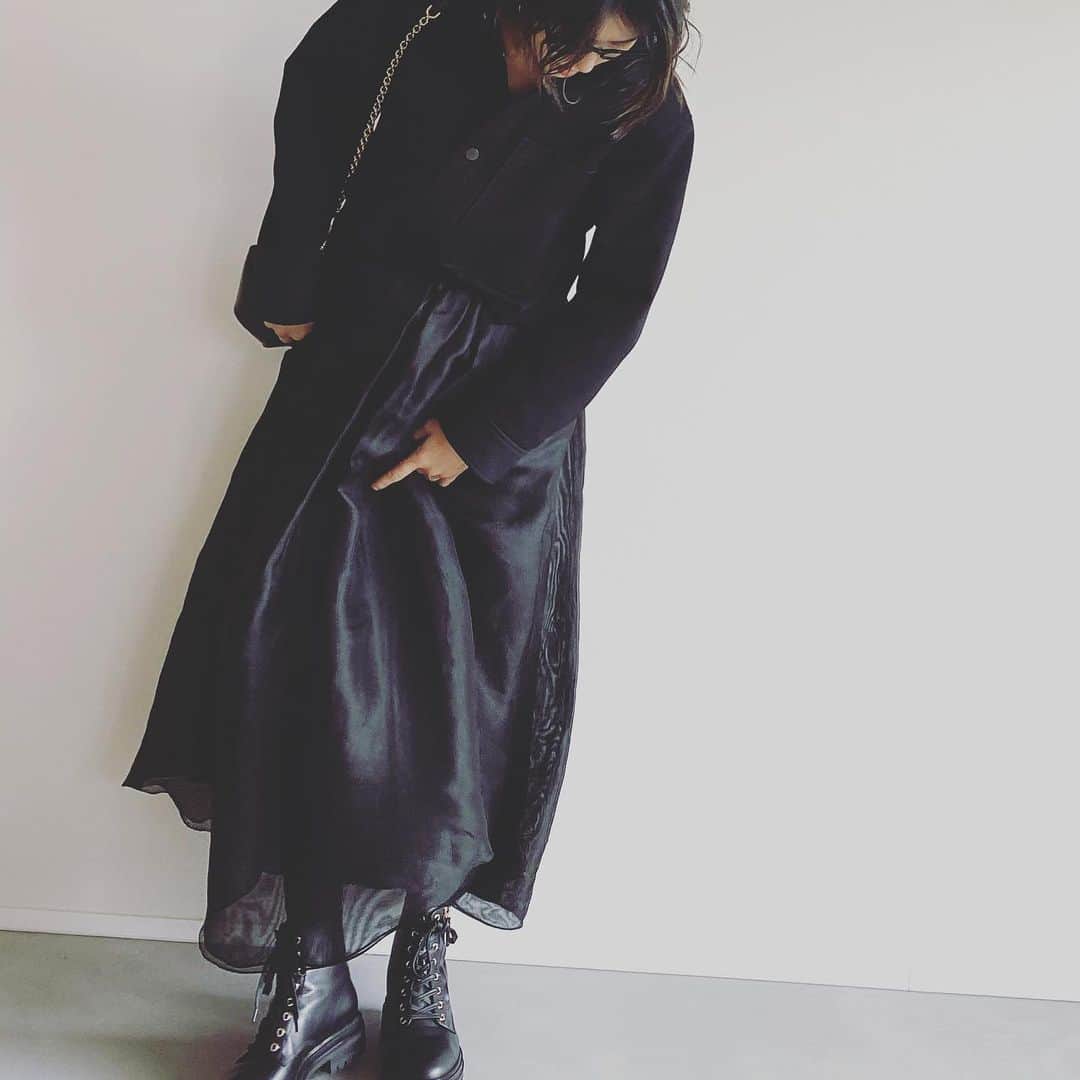 坪田あさみのインスタグラム：「. マリソルオンライン連載ブログ第23回が upされています！（すっかり忘れてた💦） テーマはこの冬、私が一番よく履いてるブーツについて😊 . プロフィール、ストーリーズからも飛べますのでよかったらご覧下さい🙌🏼  #アラフォー#アラサー#アラフォーコーデ #アラサーコーデ #お仕事コーデ #アラフォーol #アラサーol #あらふぃふ #アラフィー　#アラフィーコーデ #アラフィフコーデ#40代ファッション #40代コーデ　#30代ファッション　#30代コーデ　#50代ファッション#50代コーデ #大人コーデ #大人カジュアル」