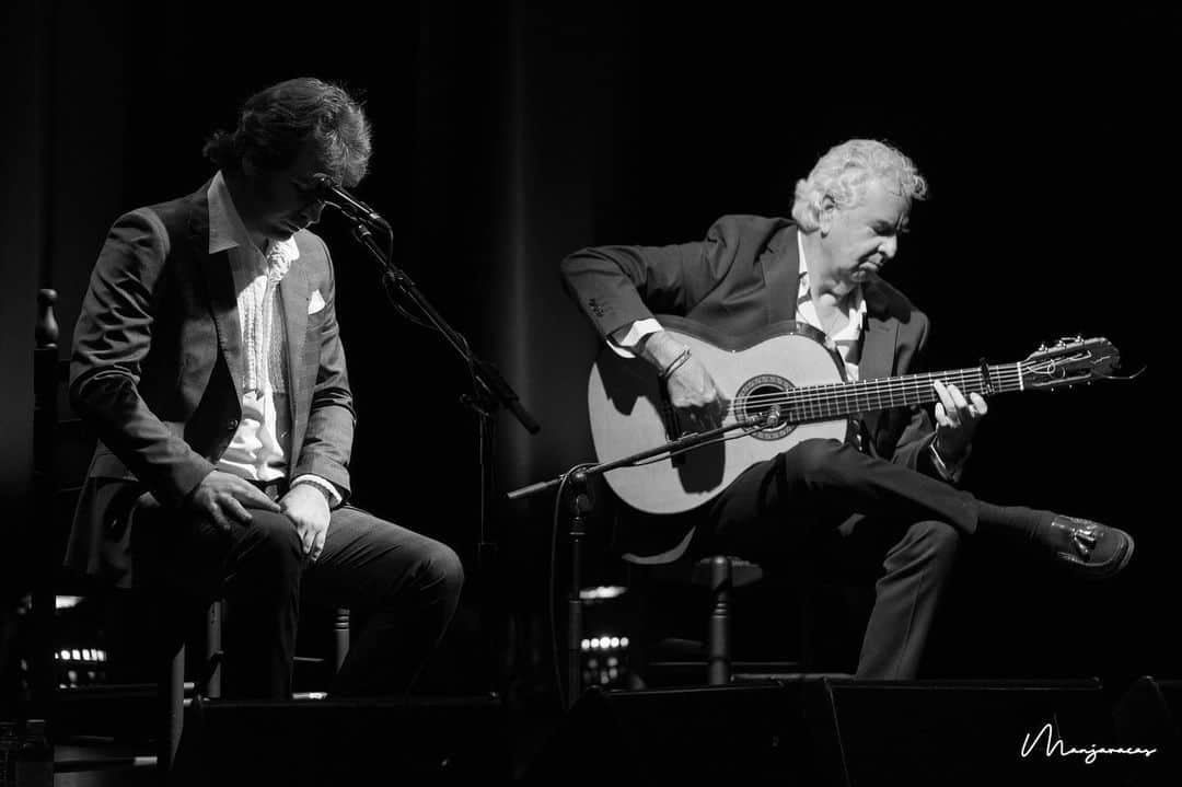 のインスタグラム：「Gregorio Moya & Paco Cortés, anoche en el Centro Cultural Pilar Miró de Vallecas (Madrid) #SumaFlamenca 2020  @gregorio_moya_lara @pacocortesguitarra  #flamenco #deflamenco #flamencomadrid #madridflamenco 📷@manjavacas.flamenco」