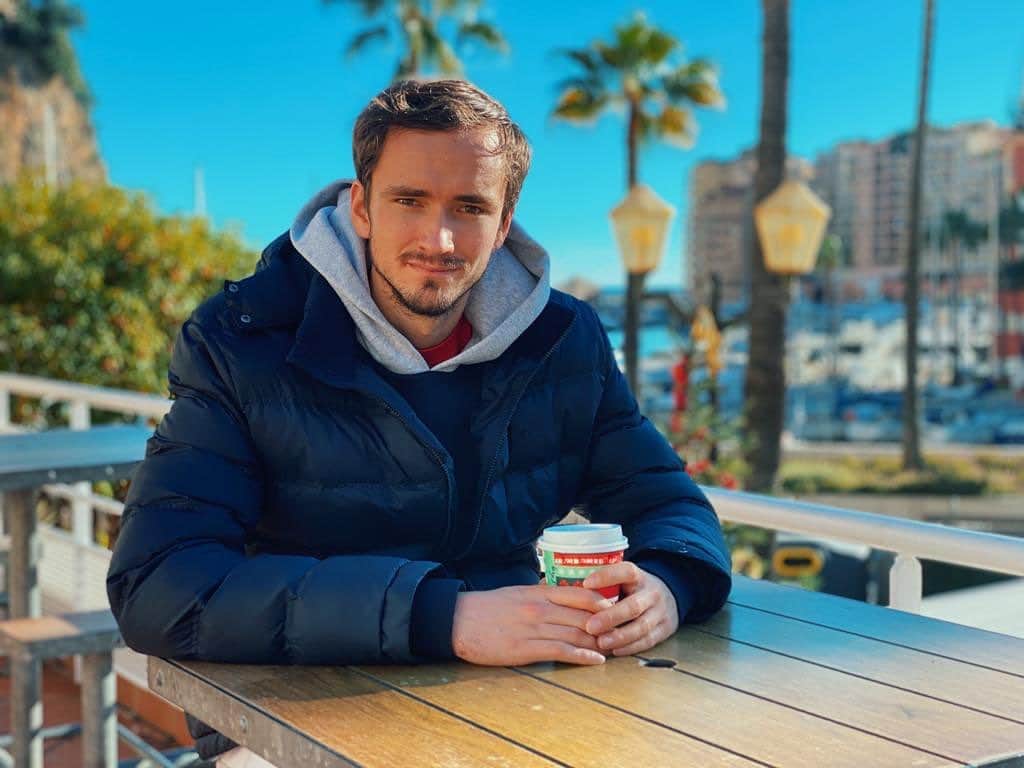 ダニール・メドベージェフのインスタグラム：「Sunday chill ☀️」