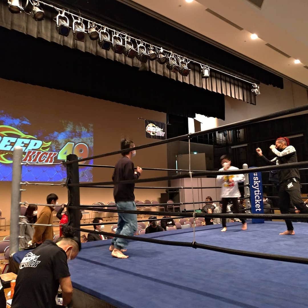 長島☆自演乙☆雄一郎のインスタグラム：「deepキックオープニングファイトでカズキ判定負け。 仕事大変やけどプロなりたい言うたなら来年は頑張りましょう（プレッシャー） でもアマキックまだ2戦目でこの舞台は凄いよ🤯Jr6冠は強かったね。 上田選手、大会関係者の方々ありがとうございました！！  俺の前でプロなりたい言うたなら俺以上の熱量と気持ち持っててね😄乙基準ww」