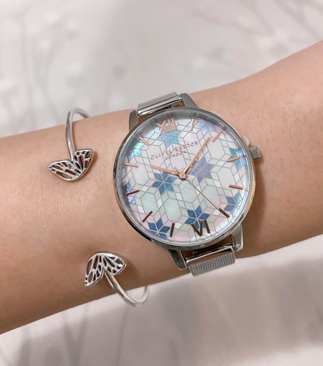 シャニア・ジュニアナタさんのインスタグラム写真 - (シャニア・ジュニアナタInstagram)「Me with Olivia Burton Limited Edition - Ice Queen Collection! Shining, shimmering, splendid! ❄️✨   You can get yours at Olivia Burton Stores, The Watch Co. Offline stores and www.thewatch.co #OliviaBurtonIndonesia #MyOliviaBurton #TheWatchCo @thewatchco @oliviaburtonlondon」12月13日 22時24分 - shanju