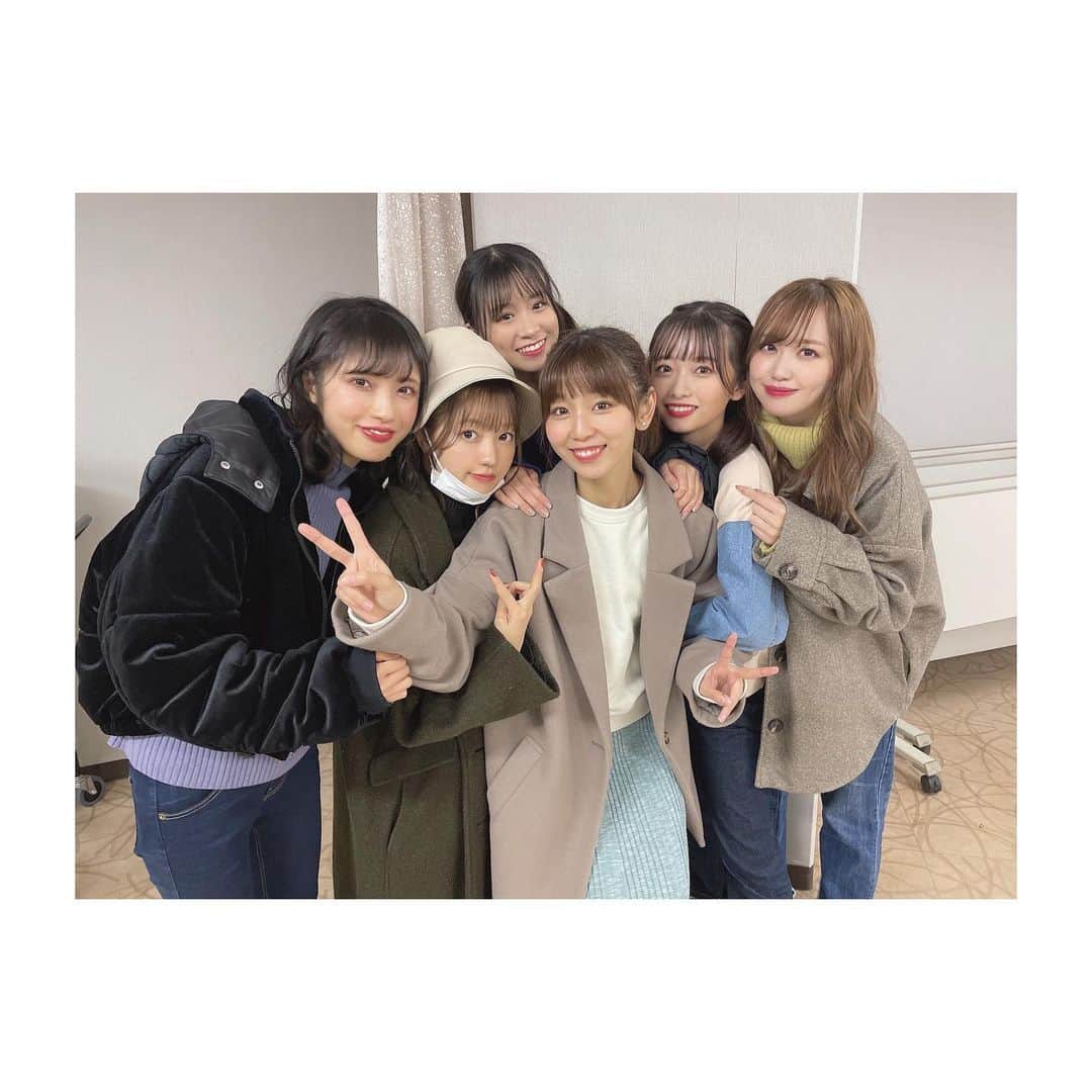 のインスタグラム：「本日、LinQが10周年を迎える 2021年4月に私、吉川千愛は 卒業することを 発表させていただきました。  ずっと一緒にやってきた ゆうみんを初め、共に活動してきたメンバー、 スタッフ・関係者の皆様、そして ずっと応援し続けてくれているファンのみんな には本当に感謝です。 なにも出来なかった私がここまでやって来れたのも皆さんのお陰。  卒業を迎える日まで約４ヶ月あります。 皆さんへの感謝の気持ちを持って 走り続けたいと思っています！ どうぞよろしくお願いします！  #LinQ #吉川千愛」