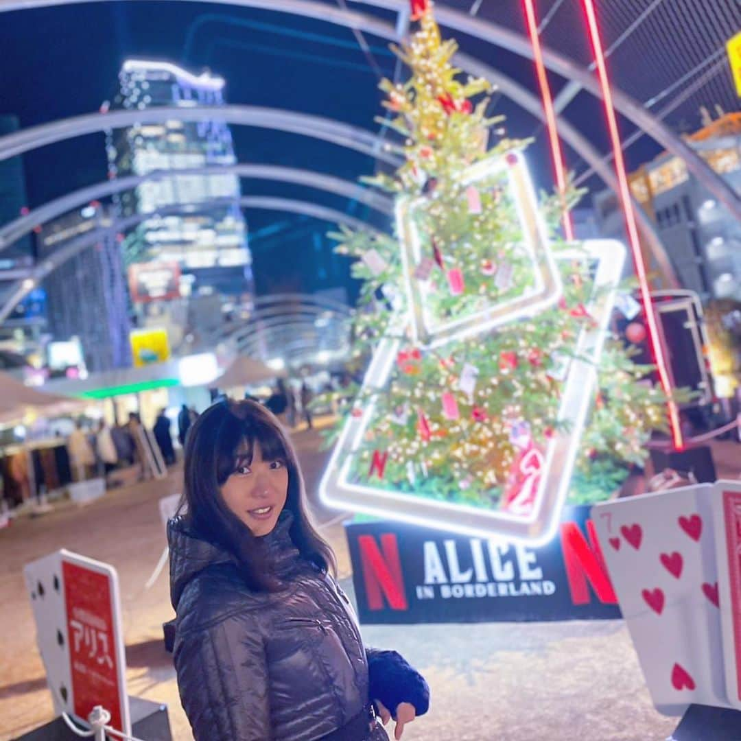 夕霧らいさんのインスタグラム写真 - (夕霧らいInstagram)「今日は美容室の日らしいですね💇‍♀️ 私は先日、4時間もかけてハイライトカラーのメッシュを入れて頂きました✨ トリートメントのお陰でとぅるんとぅるんヘアーに🦄  そして、久しぶりに同期と女子会🛍 こまめに消毒をしながら、渋谷を探索🚶‍♀️🚶‍♀️ 明日から益々寒くなるみたいなので、皆様ご自愛くださいませ🧣 ． . . #美容室の日 #ヘアケア方法  #ドライヤーの前は必ず  #トリートメントつけてます #久々の再会  #88期同期 #miyashitapark  #今際の国のアリス  #netflixオリジナルシリーズ  #イベントスペース  #寒かったので #ショコラカフェ☕️  #ショコラオレンジ🍊 #まきちゃんありがとう  #感謝」12月13日 22時25分 - 88rairai88