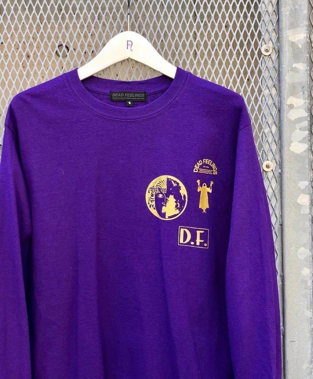 ケンゾーミナミのインスタグラム：「𝐃𝐄𝐀𝐃 𝐅𝐄𝐄𝐋𝐈𝐍𝐆𝐒 / FW20 / “MOON + TRIP” / PURPLE / LONG SLEEVE T-SHIRT  Front & Back Designs  (Repost from @nepenthes_hakata)  @nepenthes.official @nanamica_newyork #kenzominami」