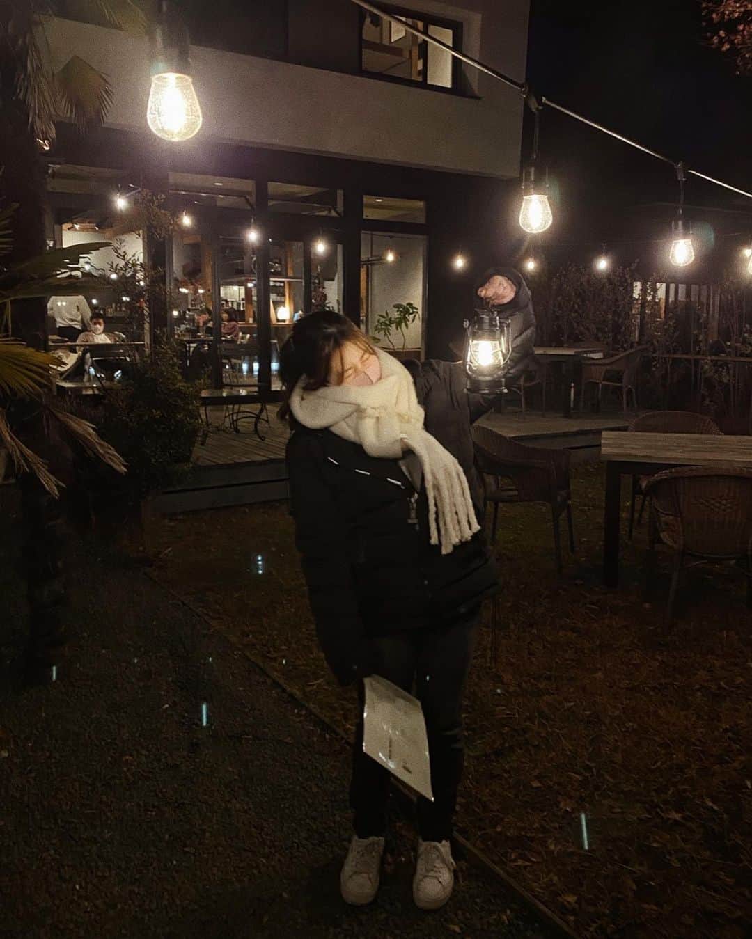 MEGのインスタグラム：「〜 𝑲𝒂𝒈𝒆𝒍𝒐𝒘 〜  カフェでもあり、バーでもあり、ホステルでもある @kagelow_mt.fuji_hostel 🪐 レストランは満席ぐらい人気で、ごはん全部美味しいし、お部屋から富士山も見える🗻 ここだけで楽しめる場所。 また行きたい〜 ㅤㅤㅤㅤㅤㅤㅤㅤㅤㅤㅤㅤㅤ #河口湖 #河口湖カフェ #山梨カフェ #ホステル #カフェ巡り #富士山 #hotel_mg  ㅤㅤㅤㅤㅤㅤㅤ」