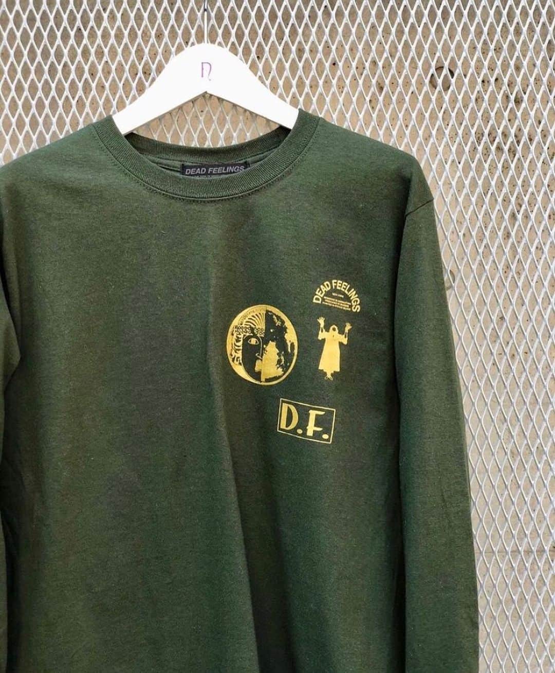ケンゾーミナミのインスタグラム：「𝐃𝐄𝐀𝐃 𝐅𝐄𝐄𝐋𝐈𝐍𝐆𝐒 / FW20 / “MOON + TRIP” / GREEN / LONG SLEEVE T-SHIRT  Front & Back Designs  (Repost from @nepenthes_hakata)  @nepenthes.official @nanamica_newyork #kenzominami」