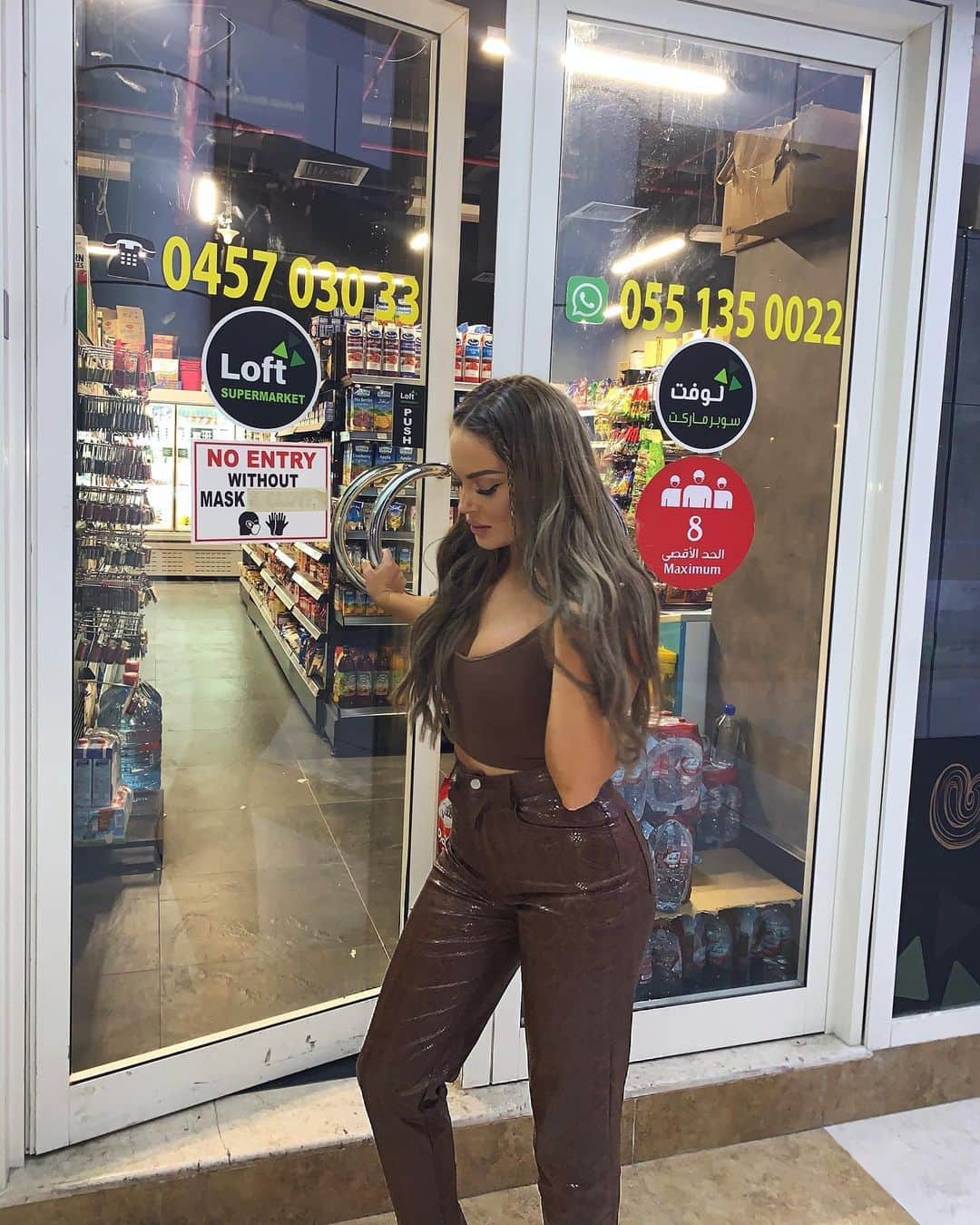 ファニー・リックマンのインスタグラム：「🍫 Do you want more outfit posts? Let me know 🥰」