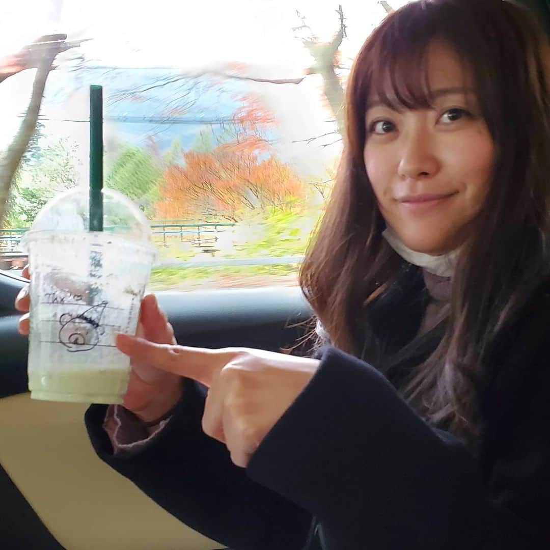 国友愛佳のインスタグラム：「この間飲んだスタバに、クリスマスっぽいクマさん🧸書いてあった(*゜Q゜*) ほっこりってやつですね(* >ω<)」