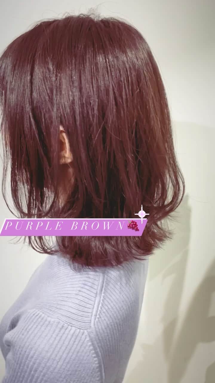 瀬口かなのインスタグラム：「髪色変えた〜🍇 最初めっちゃピンクすぎてびっくりしたけど綺麗な落ち着いたパープルブラウンにしてもらいました💟  @ryota_navile さんいつもありがとうございます🙏✨  光に当たると綺麗でお気に入り☺️ メイクもピンクメイクした💓  #ヘアカラー #パープルカラー #パープルブラウン #ブラウンカラー #レイヤーカット #ミディアムヘア #haircolor #hairstyle #原宿美容室 #ヘアアレンジ」
