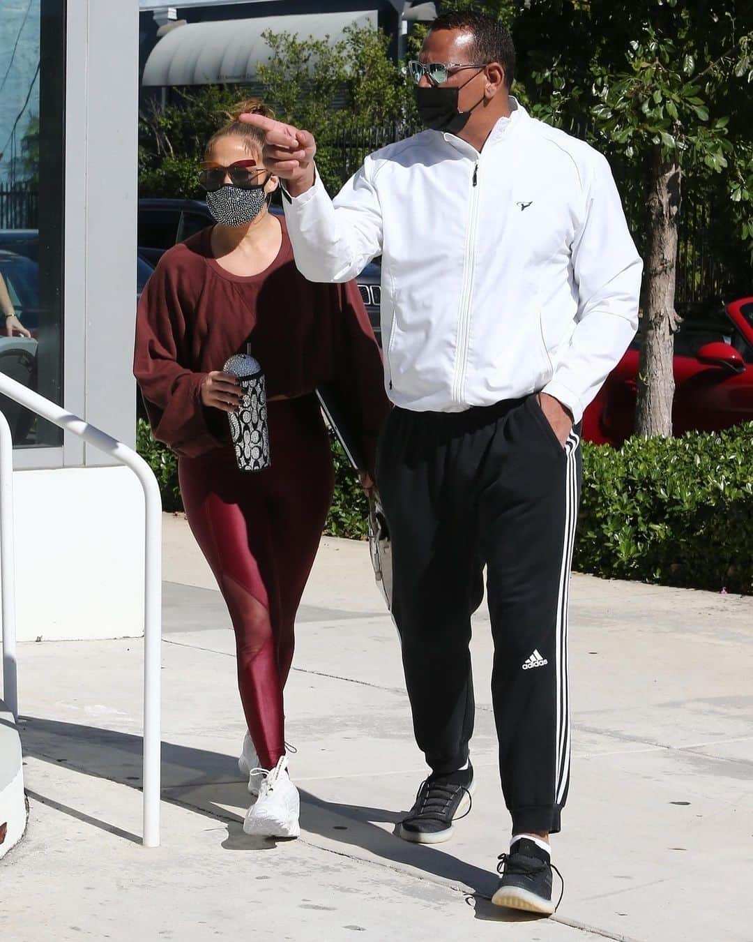 Just Jaredさんのインスタグラム写真 - (Just JaredInstagram)「@jlo and @arod check out Alex’s new UFC gym in Miami. #JenniferLopez #AlexRodriguez Photos: Backgrid」12月14日 4時36分 - justjared