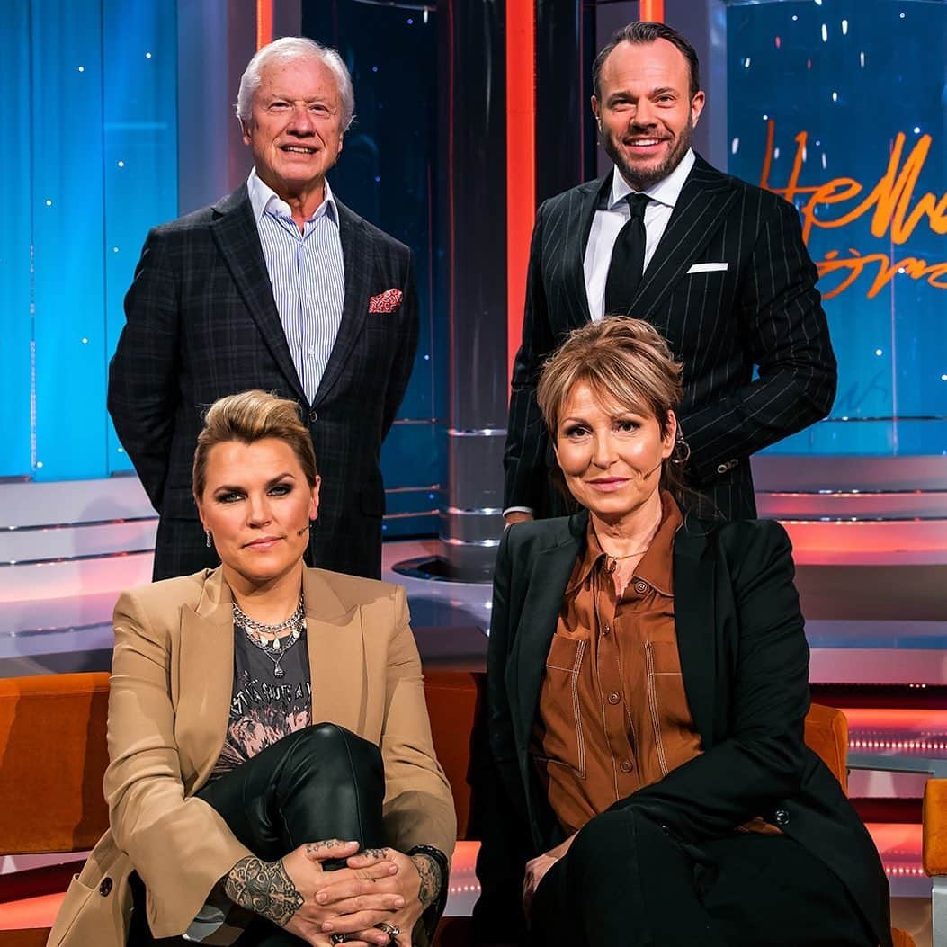 デイビット・ヘレニアスのインスタグラム：「Ikväll kl 21.00 är det säsongsfinal i Hörnan! Gäster @miaskaringerlazar @annamannheimer och Loa Falkman. Hoppas verkligen ni tittar! Välkomna! @tv4 #helleniushörna」