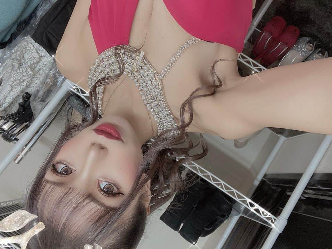 あゆかのインスタグラム：「日曜日もやってまーす！！ 美容室いくといつも前髪切りすぎてる😑 来年は顔面課金していこうと思う😎やりたい美容がいっぱいあるからお仕事がんばろ！！！  .  #千葉キャバクラ#千葉富士見キャバ嬢#千葉富士見町キャバ嬢#千葉富士見キャバクラ#arドレス#ジュエルズドレス#オンラインキャバクラ#ファッション好きな人と繋がりたい#ヘアメイク#お家スタイル#息してる？#followｍe4 #follow4like#followtrain」