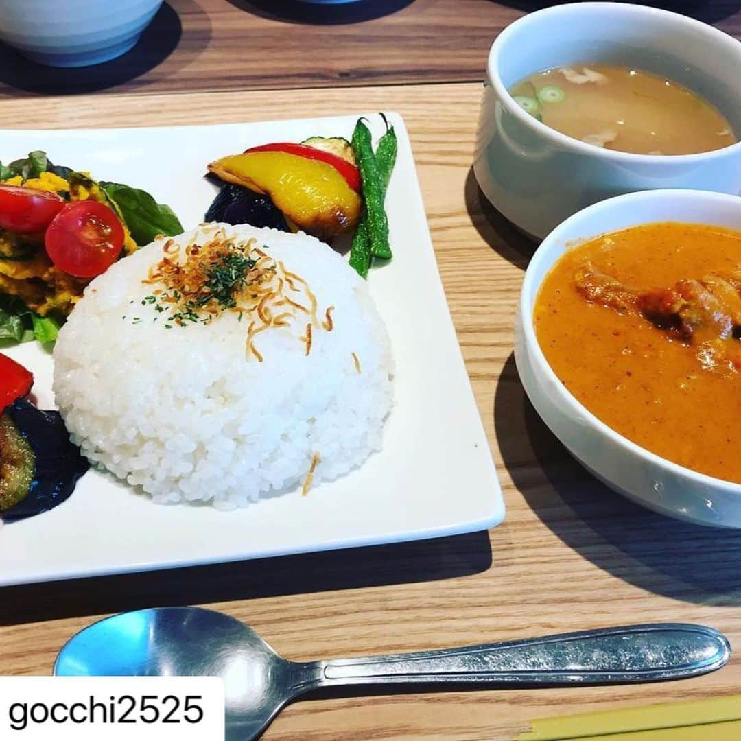 mori_no_tsukueさんのインスタグラム写真 - (mori_no_tsukueInstagram)「#Repost @gocchi2525 with @make_repost ・・・ バターチキンカレーと南瓜のサラダのプレート🍛お野菜多めで嬉しいランチ😊お持ち帰りコーヒーのサービスついてきます♬ #森の机 #美味しいカレー #恵比寿ランチ #恵比寿ランチ部 #恵比寿グルメ」12月13日 23時33分 - mori_no_tsukue