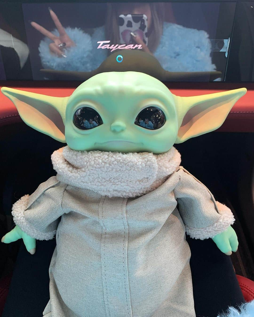 チン・インヒさんのインスタグラム写真 - (チン・インヒInstagram)「太Q了🥺🥺🥺 #yoda #babyyoda #taycan」12月13日 23時43分 - chininhi