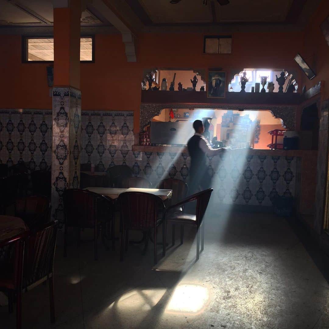 スコット・シューマンのインスタグラム：「Morocco, 2016 I shot this with my phone while taking a break traveling around Morocco a few years ago.」
