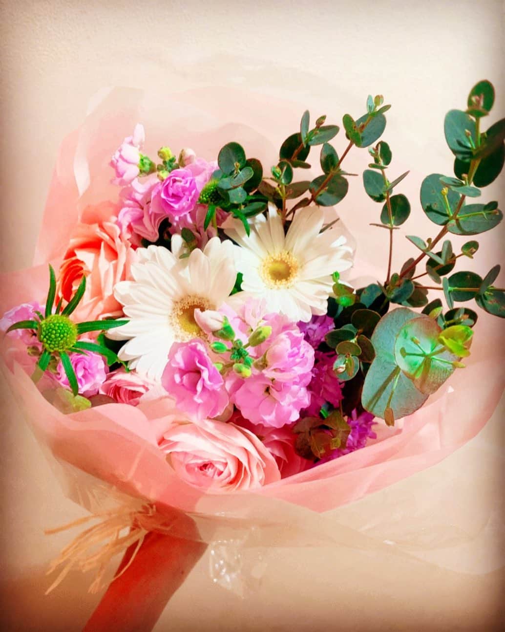 永吉明日香のインスタグラム：「新たな出会いや学びがありました💐 嬉しいいいいお花。いい匂いぷんぷんの中きれいな星空を見ながらの帰り道。幸せです🌠 #初心忘れるべからず🐢」