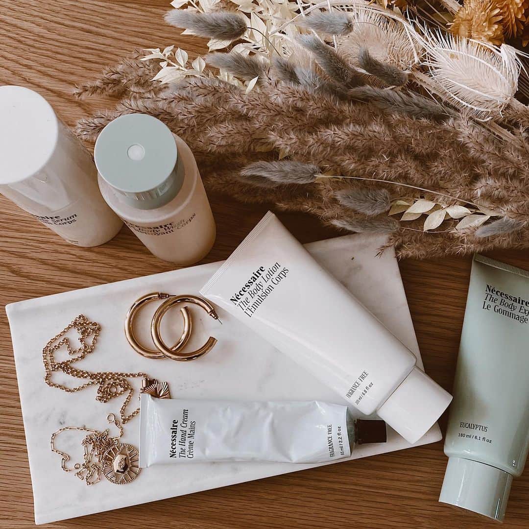 Helena Glazer Hodneのインスタグラム：「Holiday gift idea: anything from @necessaire. Right now, they have a limited edition, holiday gift set that includes four full size bottles of The Body Wash, The Body Lotion, The Body Serum and the Body Exfoliator. Normally, it's valued at $125, but it's currently $80 (plus 10% off with my code 'Brooklyn10)! I also purchased a few tubes of their Hand Cream because it's my favorite! Highly recommend! #NecessaireAdvocate.」