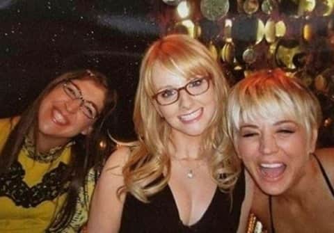 ビッグバン★セオリーのインスタグラム：「Throwback 😁  . . . @therealjimparsons @kaleycuoco @sanctionedjohnnygalecki @missmayim @themelissarauch #competition #giveaway #johnnygalecki #mayimbialik #kaleycuoco #melissarauch #simonhelberg #jimparsons #jerryoconnell #kunalnayyar #leonardhofstadter #amyfarrahfowler #pennyhofstadter #bernadettewolowitz #sheldoncooper #thebigbangtheory #bigbangtheory」