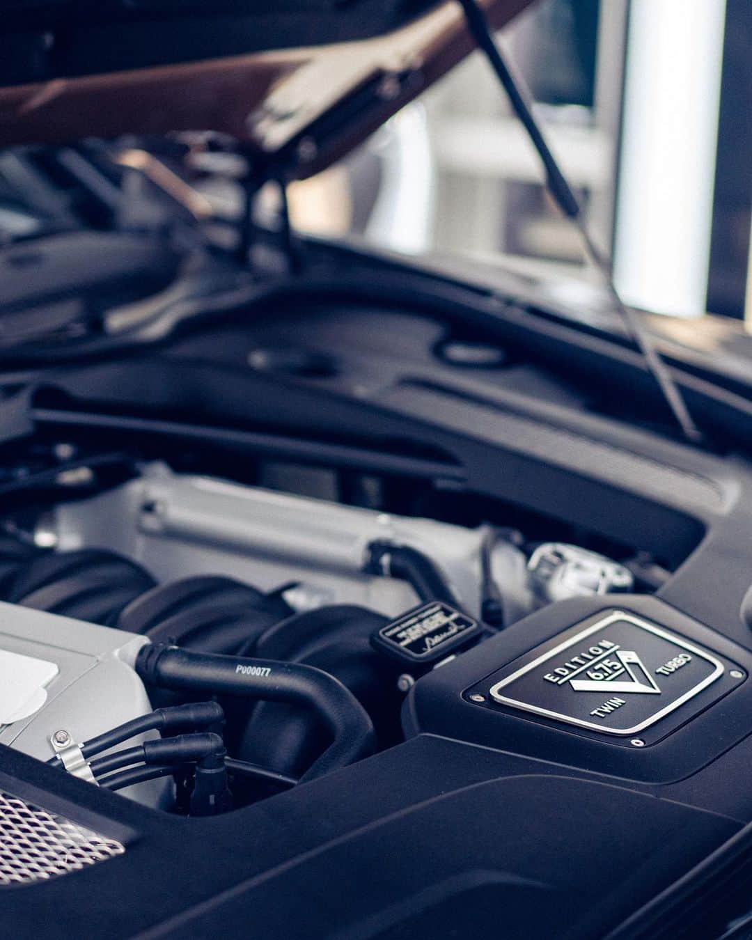 ベントレーさんのインスタグラム写真 - (ベントレーInstagram)「Every single detail deserving of the spotlight. The #Mulsanne. _ #Bentley Mulsanne WLTP drive cycle: combined fuel consumption: 17.4 mpg (16.2 l/100 km), combined CO₂: 365 g/km」12月13日 23時56分 - bentleymotors