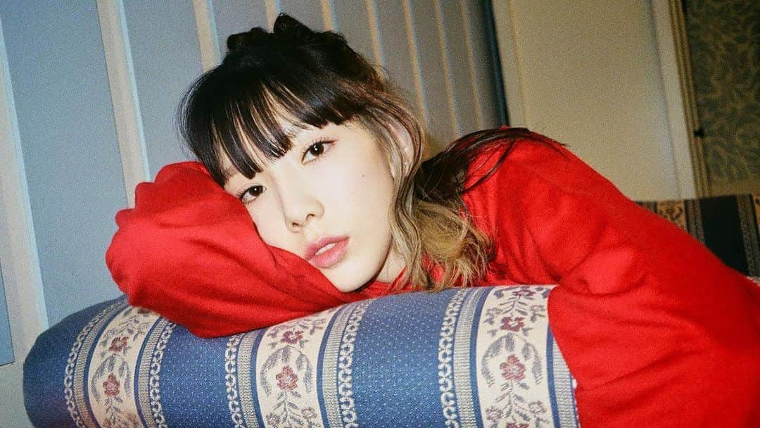 テヨン さんのインスタグラム写真 - (テヨン Instagram)「What do i call you 💿」12月14日 0時02分 - taeyeon_ss