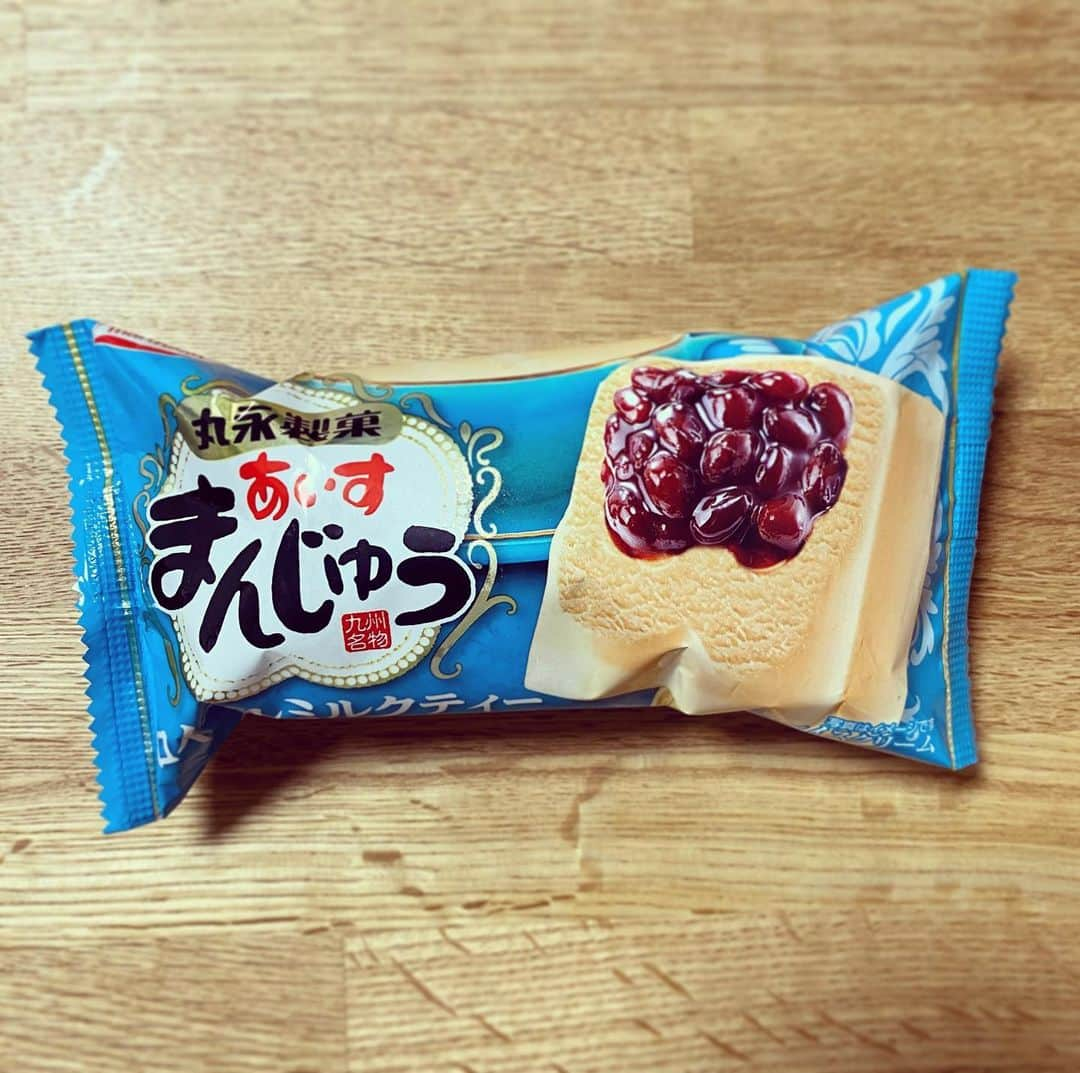 宇野薫さんのインスタグラム写真 - (宇野薫Instagram)「風呂上がりに あいすまんじゅう ロイヤルミルクティー  #あいすまんじゅう  #あいすまんじゅうロイヤルミルクティ ー #丸永製菓」12月14日 0時06分 - caoluno