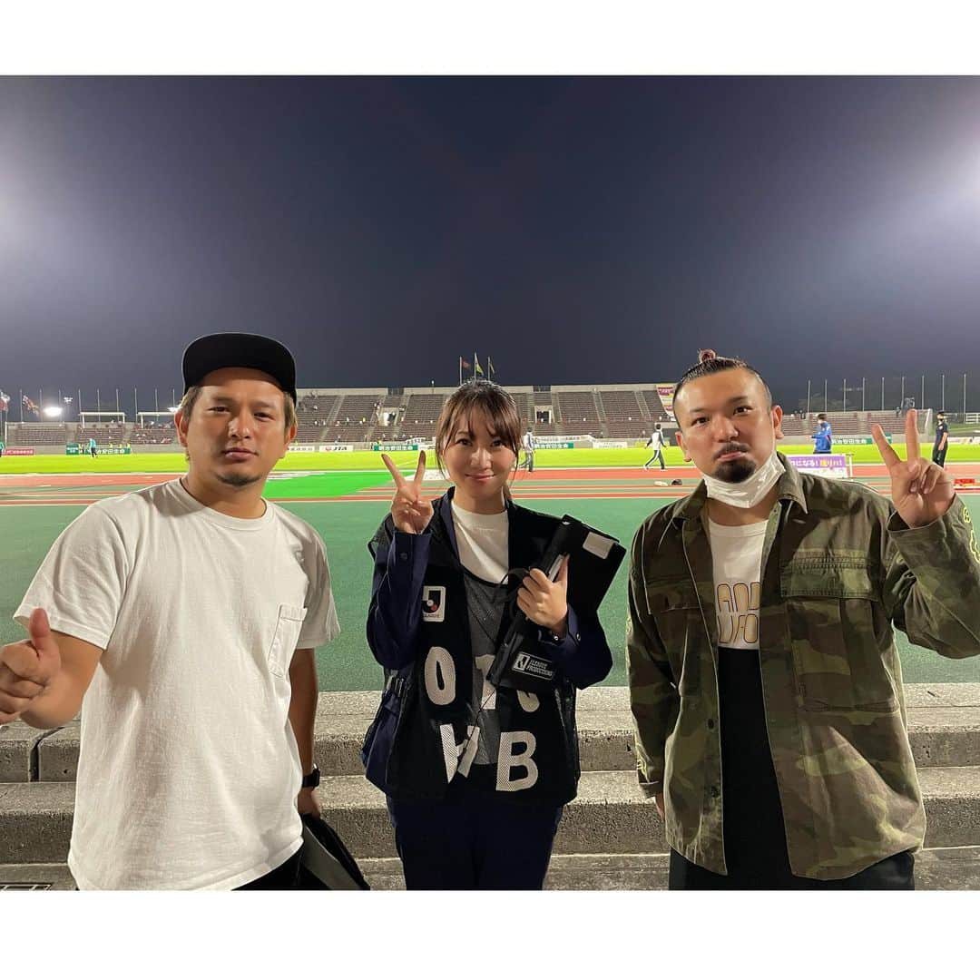 崎山一葉さんのインスタグラム写真 - (崎山一葉Instagram)「*>>>⚽️...... * 今日のFC琉球ホーム戦は大勝の6得点！ 風間宏矢選手がハットトリック+2アシスト⚽️⚽️⚽️‼︎ 田口選手のビッグセーブでクリーンシート🙌 ✨ 素晴らしかったです。  沖縄市ホームタウン10周年 記念ユニフォーム配布 ↓ D-51ライブ ↓ 花火  と盛りだくさん。 次はアウェイを挟んで12/20のホーム戦が今シーズン最後のゲーム。 ゲーム後にはファンイベントもあります✨  2020年シーズンの集大成。 お楽しみに！  今日はぐっすり寝ます⭐︎ 皆さんお疲れ様でした！ おやすみなさい💤  #FC琉球 #soccer」12月14日 0時14分 - kazuha_sakiyama