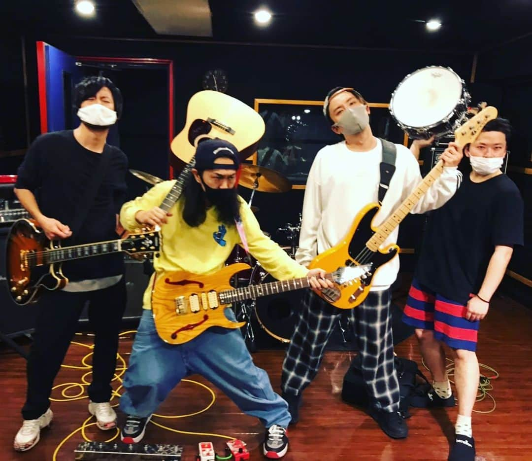 Kuboty さんのインスタグラム写真 - (Kuboty Instagram)「あゆみくりかまきBAND2020 Gt Kuboty Gt 渡邊幸一 Ba みといち Dr 吉田卓郎  CDJ20/21の初日12/27に出演ですよー現場来られる方、是非見に来てくださいねー💁‍♂️  感染症対策はこれでもかとやれるだけやりましょう😷」12月14日 0時27分 - kuboty666