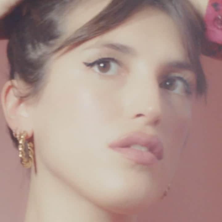 Jeanneのインスタグラム：「Episode 2: Check out our new @rouje beauty video about the Regard line! #RoujeBeaute 👁」