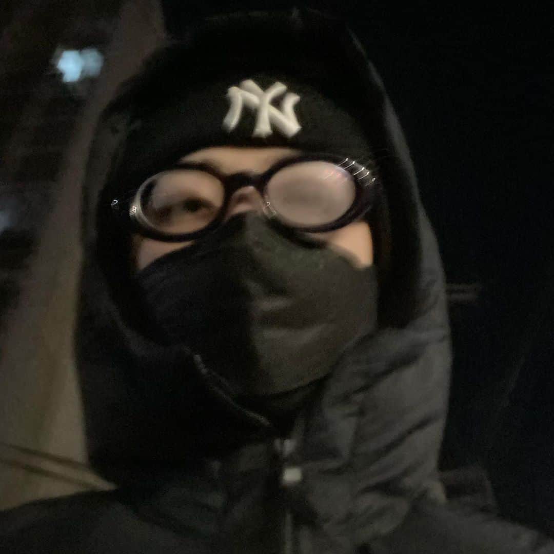 Giriboyのインスタグラム：「😷(선글라스아님)」