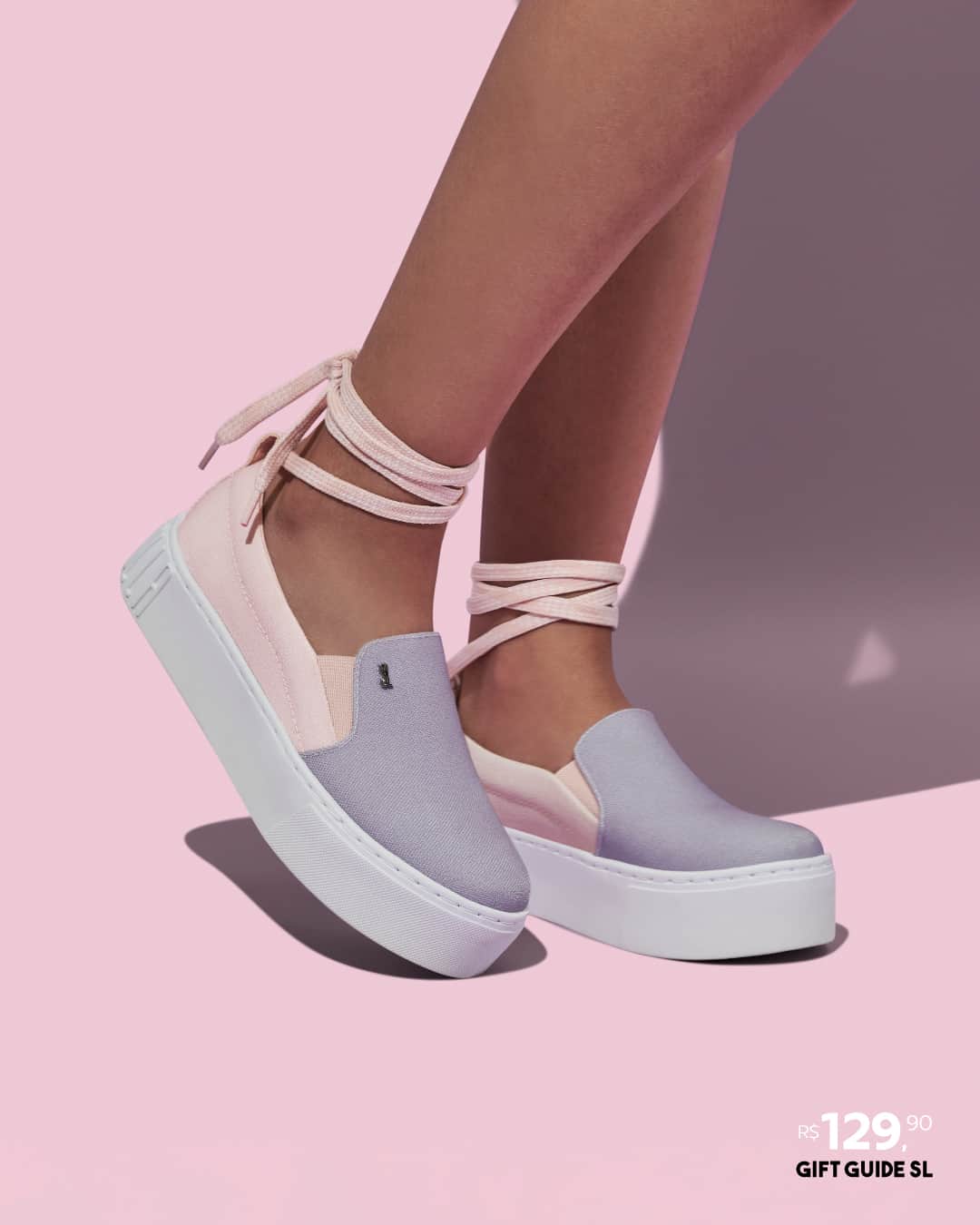 Santa Lollaのインスタグラム：「O best seller slip on foi revisitado com cores soft e amarrações no tornozelo para um visual mais feminino e delicado. Gostaram dessa novidade? [ 038F.2EA8.02E8.01C3 • R$129,90 ] #santalollaverao21 #giftguideSL #slipon #colors #comfy」