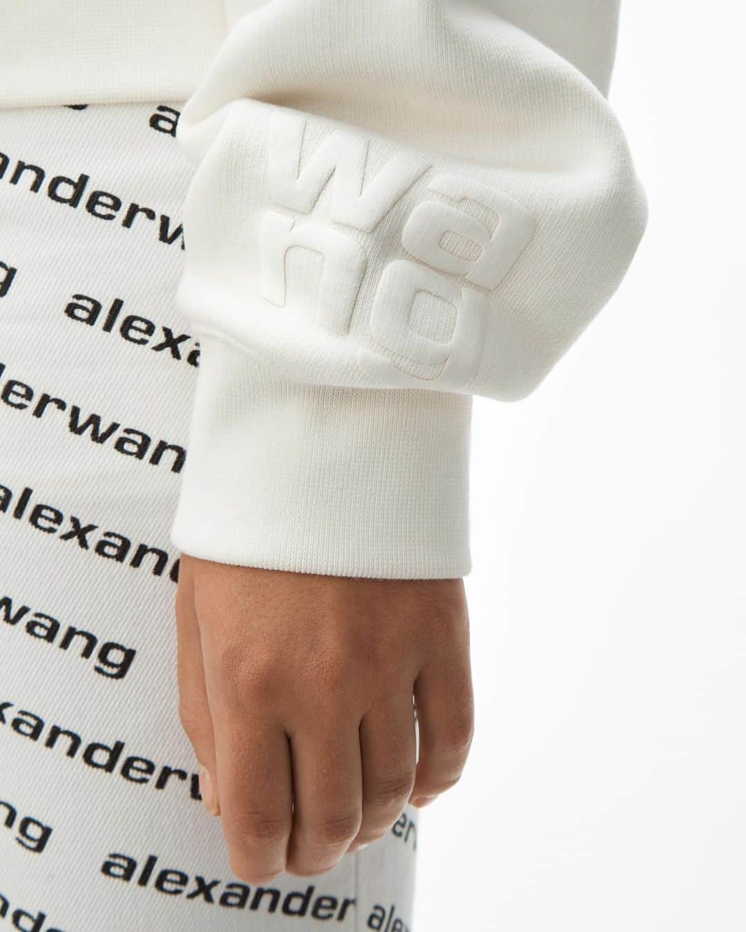 アレキサンダー・ワンのインスタグラム：「I’m like dropping hints that I’m wearing Wang.」