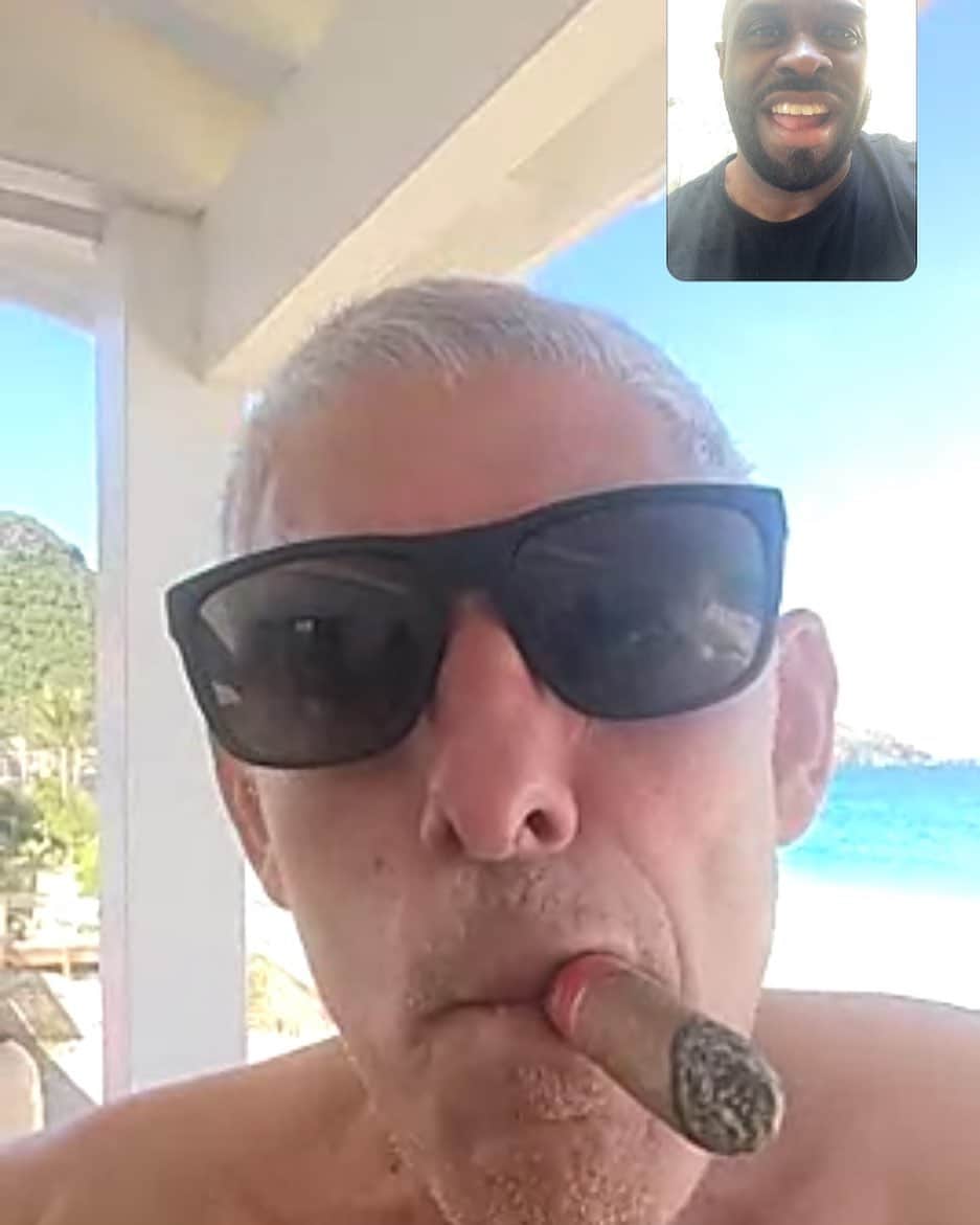 ファンクマスター・フレックスのインスタグラム：「I can’t explain to you what this @whatsapp overseas call (he’s at google so he doesn’t use the iPhone) means! @lyor_cohen / @kellyrowe26 been rocking with me on content things for a while! BUT this call today from Lyor about me returning to making albums and the insight/advice he shared... the future he sees in my music .... reminding me I can make whatever I want and share my music with a gazzillion people with no politics!!! I love it!!! #11 Trending on YouTube yesterday made my day!!! @kingvonfrmdao rest easy my brother! Thank u for working with me! Von I won’t let your kids down! 🙏🏽🙏🏽🙏🏽@tumabasa you Lyor Kelly and @tatwza instrumental in my digital knowledge!! I have 40 songs on deck! Musically this is an amazing time of my life!!!!!! @ajelkallejero I see u!!!!!!!!!!!!!!!  @INFLEXWETRUST FILMS / RECORDS HAS ARRIVED!」