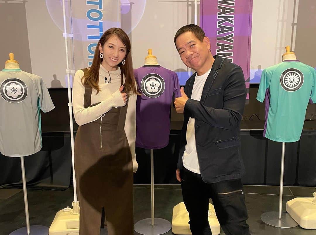 のインスタグラム：「. 全国都道府県対抗eスポーツ選手権 KAGOSHIMA2020【パズドラ部門】 代表予選DAY1、DAY2と大阪のREDEEで MCアシスタントをさせて頂きました🎤😊 . １日目は相席スタートの山添さん、 ２日目はFUJIWARAの原西さんとでした💙 そして何度見てもパズドラの試合は パズルはもちろん、相手との相性だったり 運まで味方にできた方が勝ったり！！ いつも誰が勝つのかドキドキワクワクです✨ 選手の皆様、お疲れ様でした😊 そして勝ち上がった代表の方は １２月２７日の本戦頑張ってください✨🙏 . 当日にはパズドラの新情報も 公開されるとか？！ 楽しみです✨🧩 . このご時世ということもありまして 感染予防対策バッチリで選手の皆さんは 各県からリモートでの参戦、 スタジオも少人数でと新しい形でした😌 スタッフの皆様ありがとうございました！  #eスポーツ#パズドラ#パズルアンドドラゴンズ  #全国都道府県対抗eスポーツ選手権2020kagoshima  #万博記念公園#redee#MCアシスタント #坂本麻子#fujiwara原西 さん #相席スタート山添 さん」